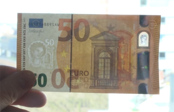 Κυκλοφορεί από σήμερα το νέο χαρτονόμισμα των 50 ευρώ