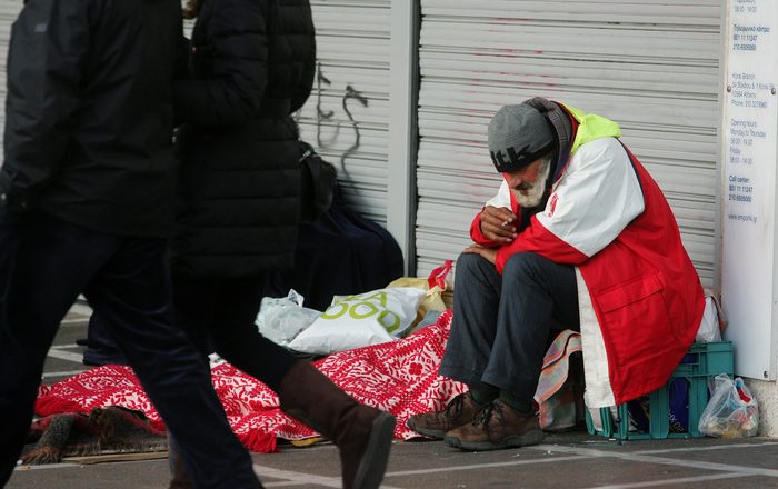 Υπ. Εργασίας: Οι δήμοι πρέπει να έχουν θερμαινόμενους χώρους για τους άστεγους λόγω παγετού – σύσταση για rapid test