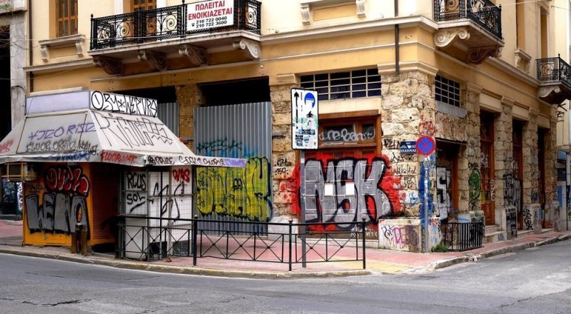 Όταν τα κλειστά μαγαζιά γίνονται… γκράφιτι! – Φωτορεπορτάζ