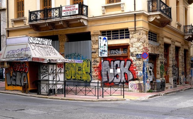 Κατεβασμένα ρολά για ένα στα πέντε καταστήματα στο κέντρο της Αθήνας