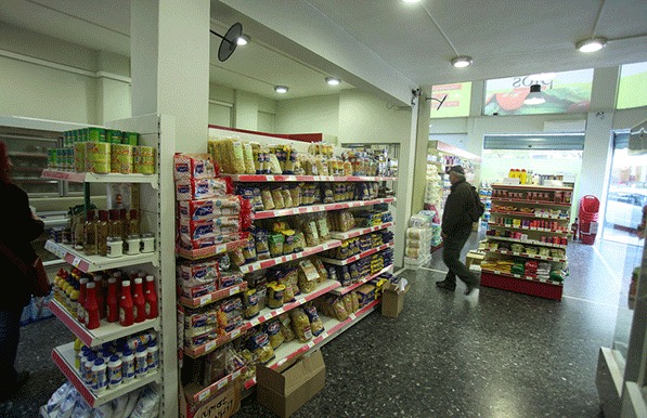 Από διαφορετικά σημεία πώλησης, με πολλές και συχνές επισκέψεις, αγοράζουν τρόφιμα οι καταναλωτές