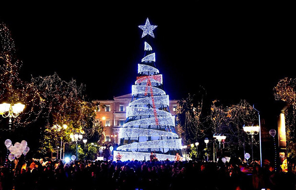 «Άναψε» το χριστουγεννιάτικο δέντρο στην Αθήνα