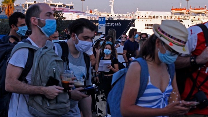 Αυξάνονται οι χώρες από τις οποίες οι ταξιδιώτες θα εισέρχονται στην Ελλάδα χωρίς 7ημερη καραντίνα