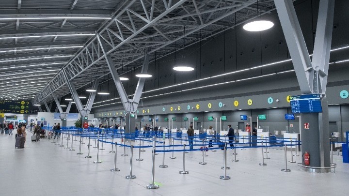 Οι νέοι περιορισμοί για την είσοδο ταξιδιωτών στη χώρα – Τι προβλέπει η ΚΥΑ