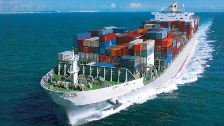 Μειώθηκε κατά 42% η κίνηση εμπορικών πλοίων μέσω Διώρυγας Σουέζ λόγω των επιθέσεων των Χούθι στην Ερυθρά Θάλασσα