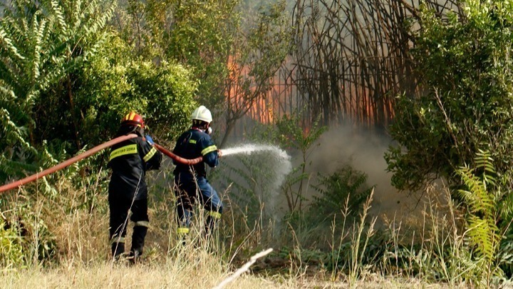 Φωτιά στα Μεσοχώρια Καρύστου στην Εύβοια – Εκκενώνεται προληπτικά ο οικισμός