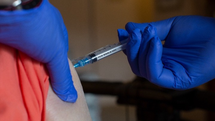 Σε ισχύ το πρόστιμο για ανεμβολίαστους άνω των 60 ετών – Ποιοι εξαιρούνται