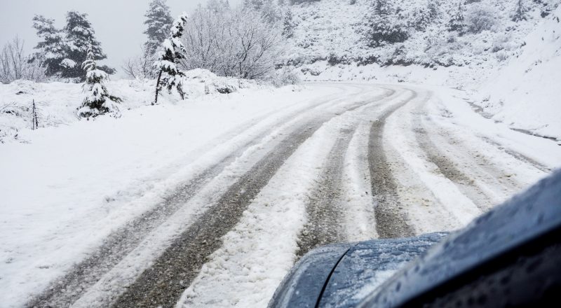 Προσοχή!  Ένταση της κακοκαιρίας – Χιονοπτώσεις στην Αττική – κλείνουν δρόμοι
