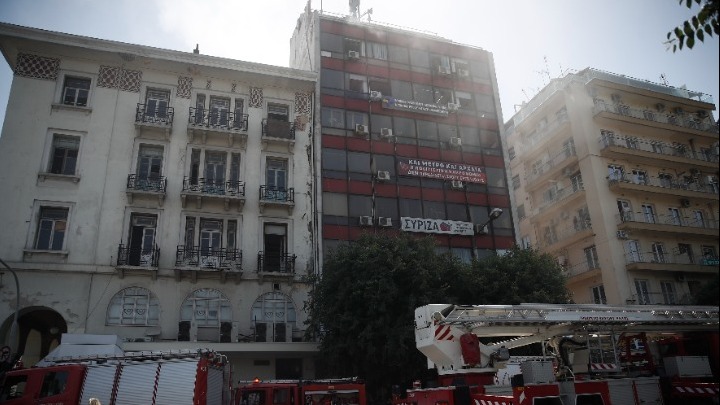 Φωτιά στο κτήριο του ΒΕΘ: Διασωληνωμένοι 2 νέοι άντρες–