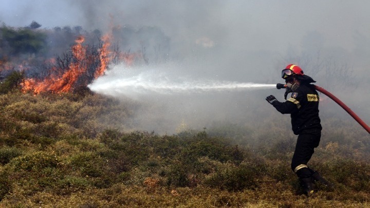 Μάχη με τις φλόγες σε πολλές περιοχές – στο Εθνικό Πάρκο Δαδιάς – Πολύ υψηλός κίνδυνος πυρκαγιάς αύριο