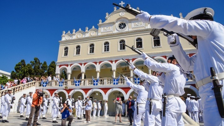 Δεκαπενταύγουστο: Η Θεομήτωρ εκοιμήθη και μετέστη – Η Ορθοδοξία γιορτάζει