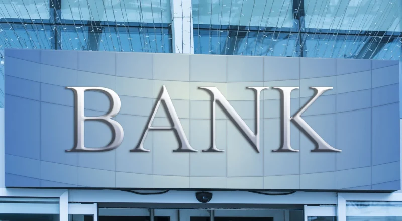 Τραπεζική κρίση στις ΗΠΑ. Και άλλες τράπεζες προς πτώχευση – Καθησυχάζει ο Μπάιντεν – ΕΕ: «Δεν υπάρχει κίνδυνος μετάδοσης στην Ευρώπη»