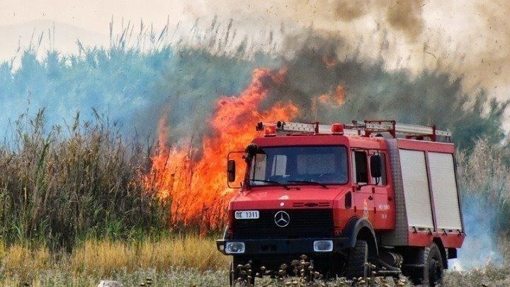 Μάχη με τις φωτιές σε Ν. Αρτάκη, Ψαχνά Ευβοίας, Βοιωτία και Ασπρόπυργο