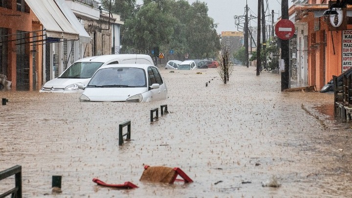 Πρωτοφανής κακοκαιρία σε εξέλιξη- καταστροφές στη Μαγνησία – Ένας νεκρός και ένας αγνοούμενος – Ιστορικό ύψος βροχής σ’ ένα 24ωρο