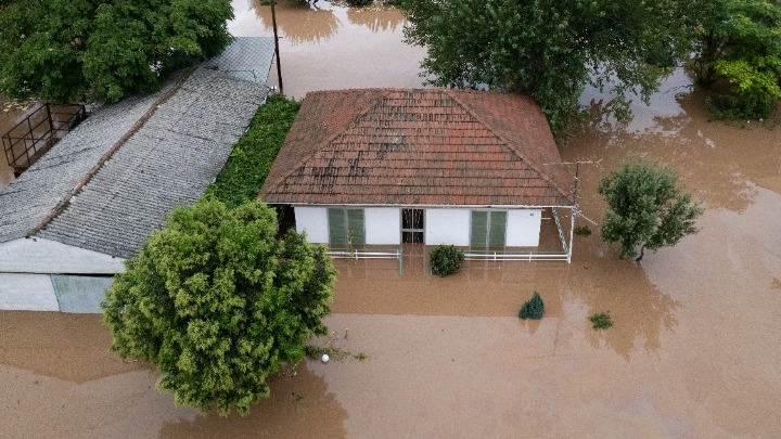 Εξάμηνη παράταση της αναστολής πλειστηριασμών για τους πληγέντες από τις φυσικές καταστροφές στη Θεσσαλία