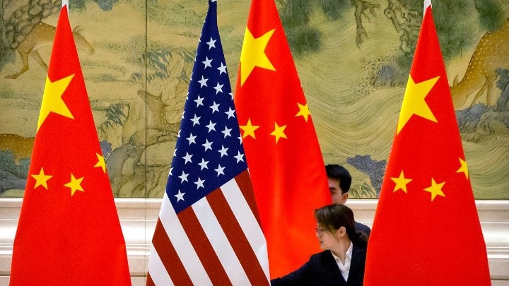 Κίνα-ΗΠΑ: Οργανώνουν την επικοινωνία για σταθεροποίηση των εμπορικών και οικονομικών σχέσεων