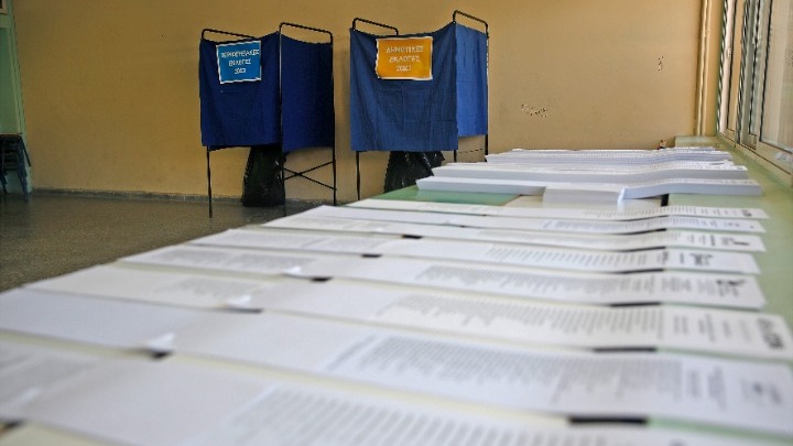 Εκλογές Αυτοδιοίκησης: Ίδιο σκηνικό. Σε 7 από τις 13 Περιφέρειες εκλέγονται υποστηριζόμενοι από τη Ν.Δ. στον α΄ γύρο. Στον Β γύρο οι δημαρχίες Αθήνας, Θεσσαλονίκης, Πάτρας