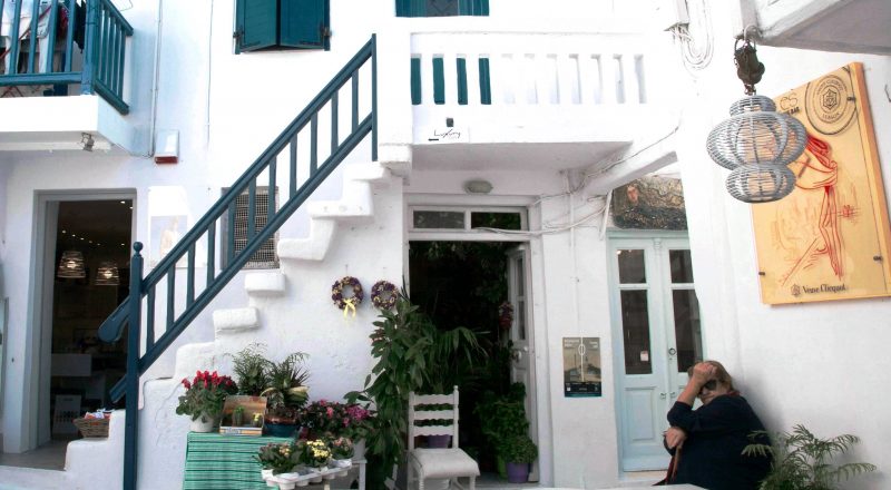 Σε ποιες περιοχές της Αθήνας απαγορεύονται πλέον οι μισθώσεις AirBnB