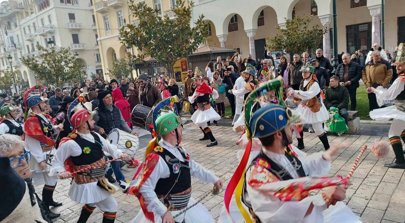 Οι “Μωμόγεροι” από την Εύξεινο Λέσχη Αθηνών το Σάββατο 21/12 στο Σύνταγμα